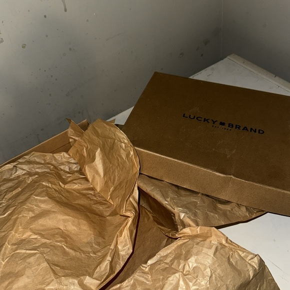 Lucky Brand - Picture 7 of 9